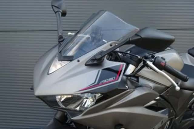 Yamaha YZF-R3 (2017) thumbnail 6