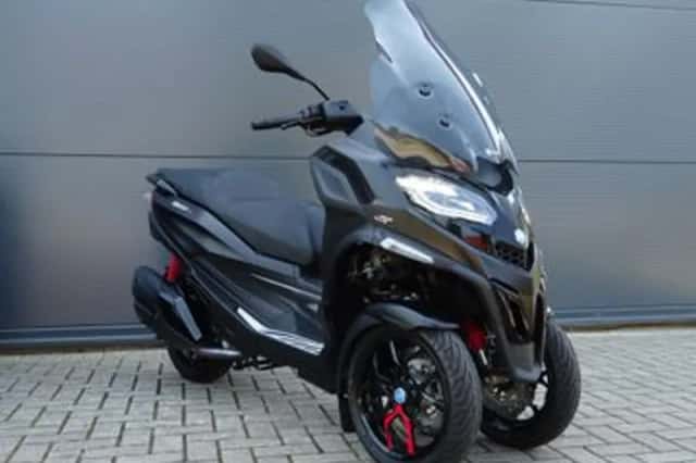 Piaggio MP3 400 HPE Sport (2025) thumbnail 1