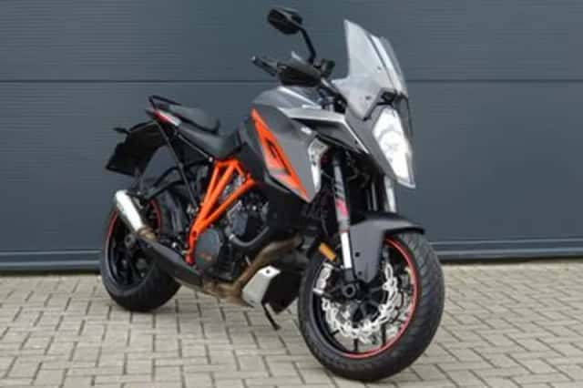 KTM 1290 Super Duke (2017) thumbnail 1