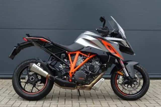 KTM 1290 Super Duke (2017) thumbnail 2