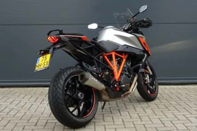 KTM 1290 Super Duke (2017) thumbnail 3
