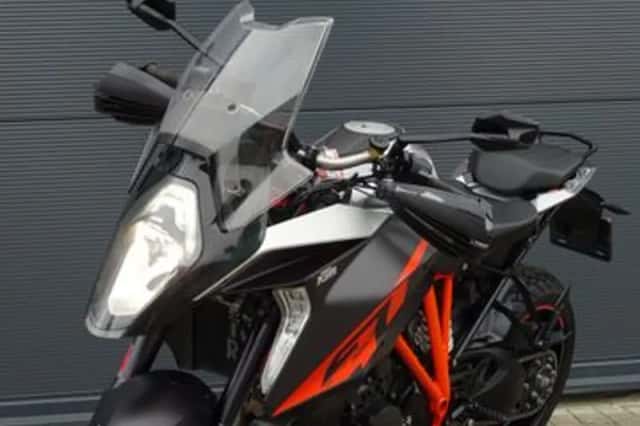 KTM 1290 Super Duke (2017) thumbnail 6