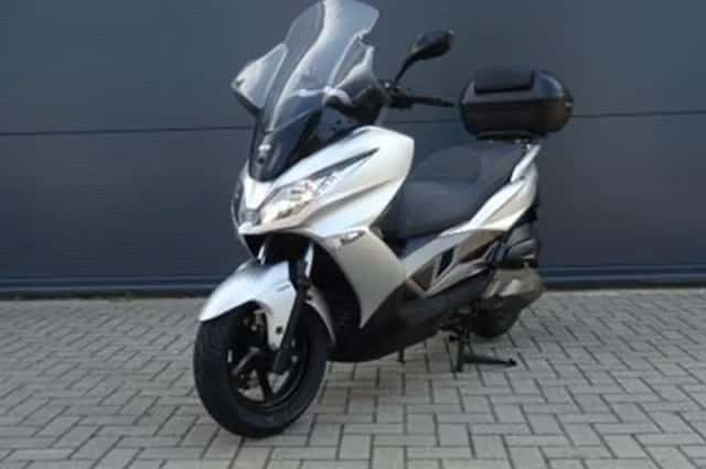 Kawasaki J 300 (2014) thumbnail 5