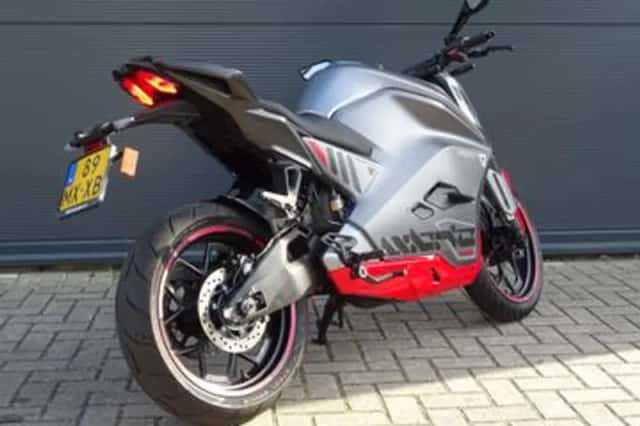 Ultraviolette F 77 Mach 2 (2025) thumbnail 3