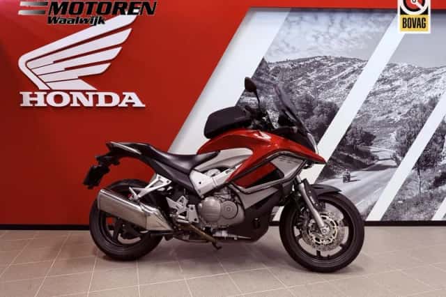 Honda VFR800 (2011) thumbnail 2