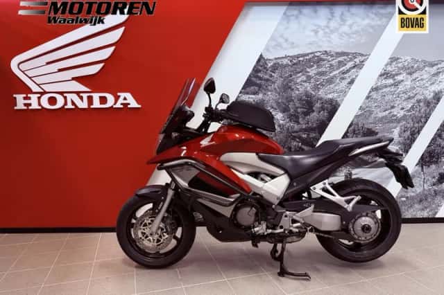 Honda VFR800 (2011) thumbnail 3