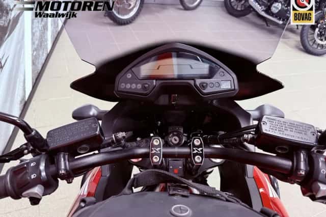 Honda VFR800 (2011) thumbnail 4