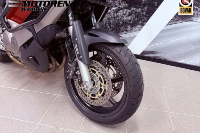 Honda VFR800 (2011) thumbnail 5