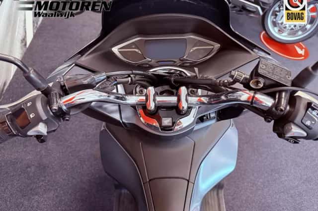 Honda PCX 125 (2021) thumbnail 4