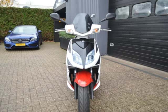 Kymco Super8 7B-01 (2012) thumbnail 2