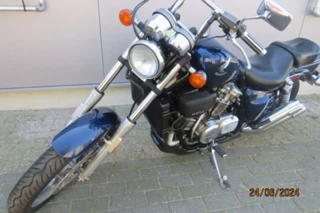Honda Super Magna (1998) thumbnail 3