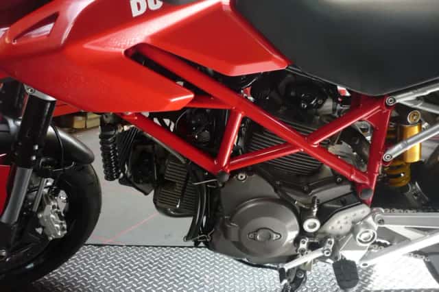 Ducati Hypermotard (2012) thumbnail 3