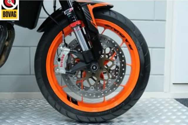 KTM 890 Duke (2020) thumbnail 2