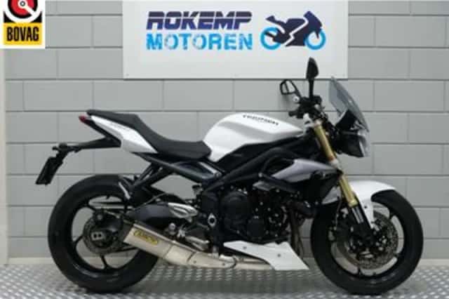 Triumph Street Triple (2015) thumbnail 1