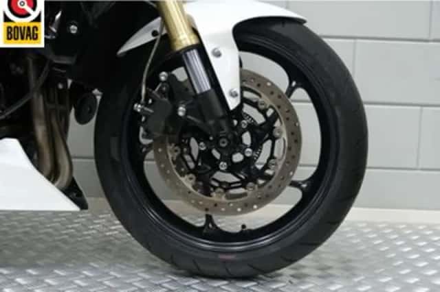 Triumph Street Triple (2015) thumbnail 2