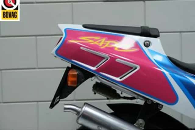 Suzuki RGV 250 (1991) thumbnail 4