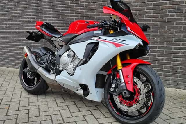 Yamaha R1 (2015) thumbnail 1