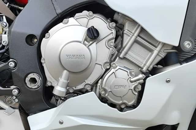 Yamaha R1 (2015) thumbnail 6