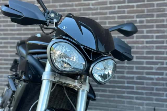 Triumph Street Triple S (2018) thumbnail 2