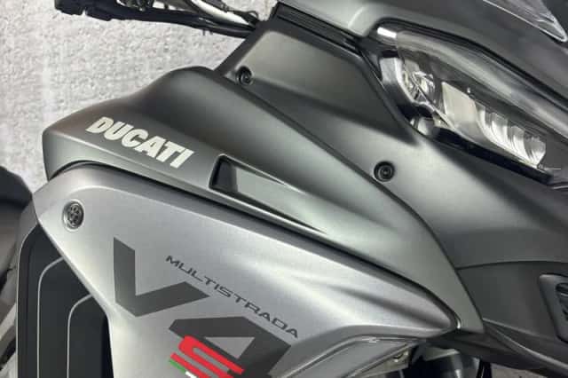 Ducati Multistrada V4S (2024) thumbnail 5