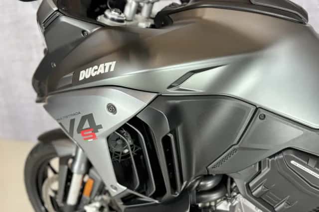 Ducati Multistrada V4S (2024) thumbnail 6