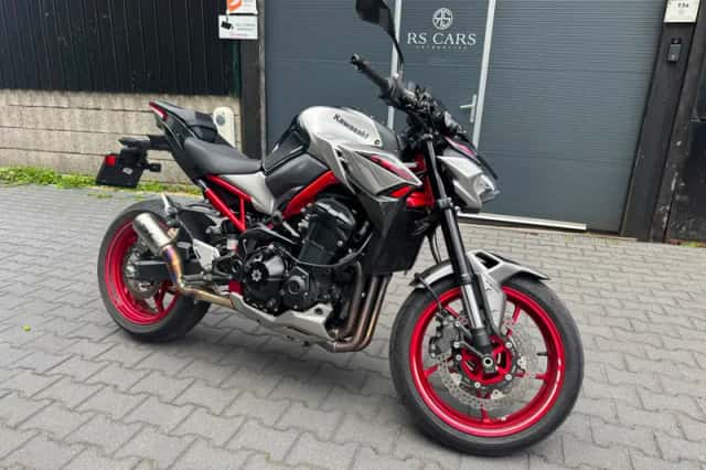 Kawasaki Z900 (2024) thumbnail 1