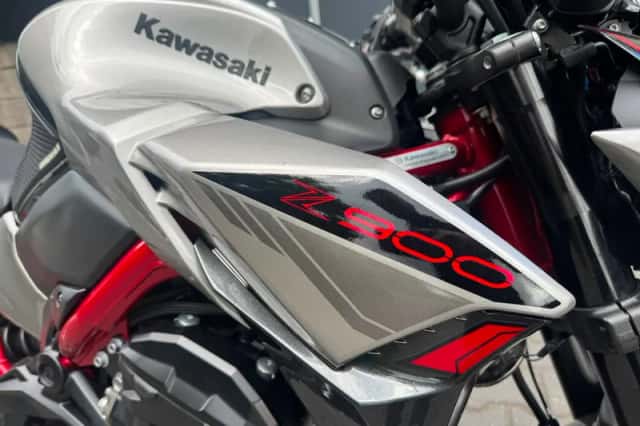 Kawasaki Z900 (2024) thumbnail 3
