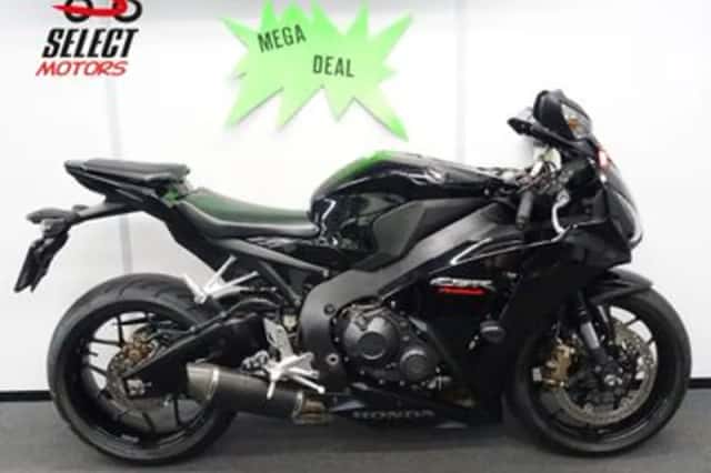 Honda CBR1000RR (2016) thumbnail 1