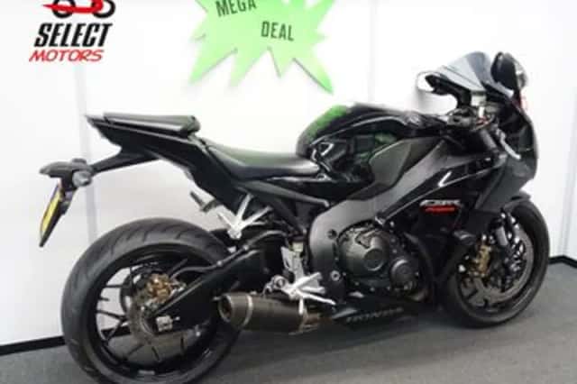 Honda CBR1000RR (2016) thumbnail 3