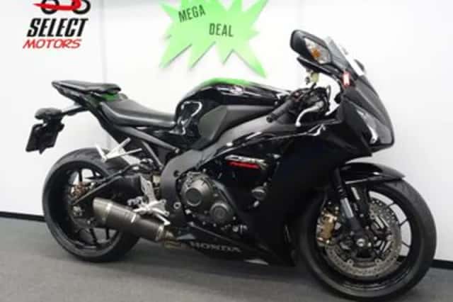 Honda CBR1000RR (2016) thumbnail 4