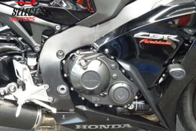 Honda CBR1000RR (2016) thumbnail 6