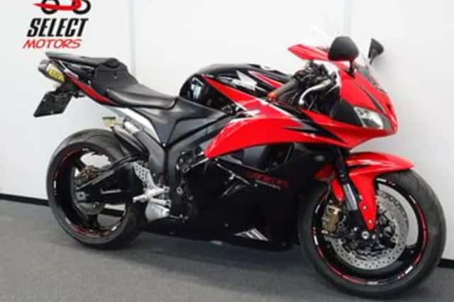 Honda CBR600RR (2010) thumbnail 4