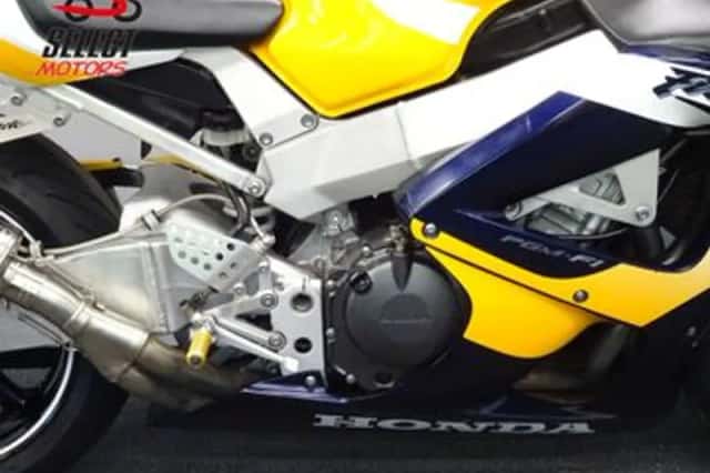Honda CBR 900 RR Fireblade (2000) thumbnail 6