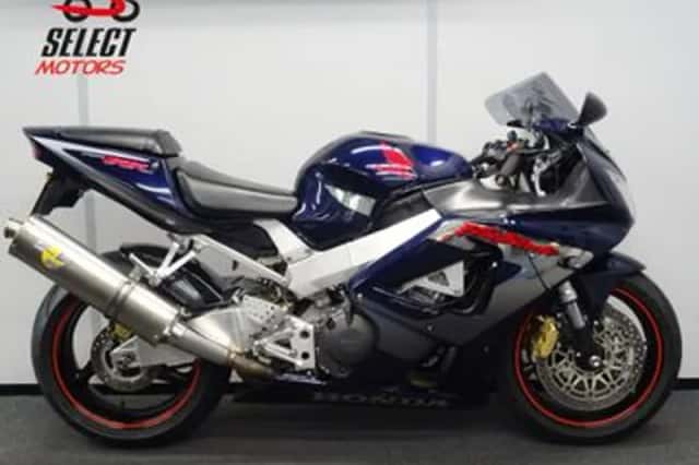 Honda CBR 900 RR Fireblade (2001) thumbnail 1
