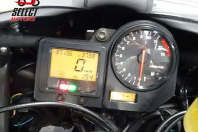 Honda CBR 900 RR Fireblade (2001) thumbnail 2
