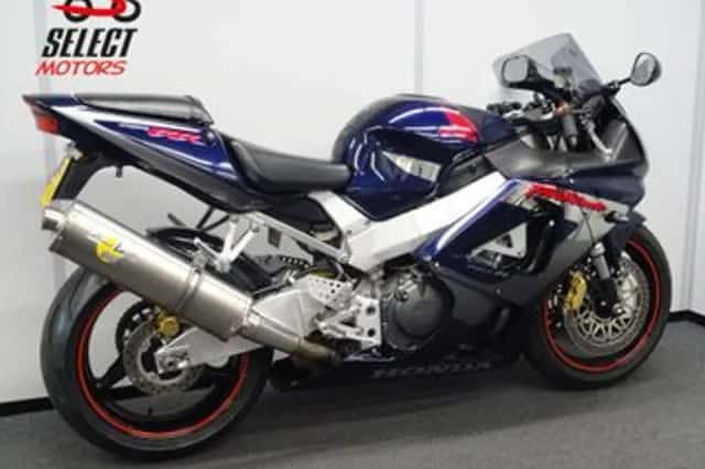 Honda CBR 900 RR Fireblade (2001) thumbnail 3