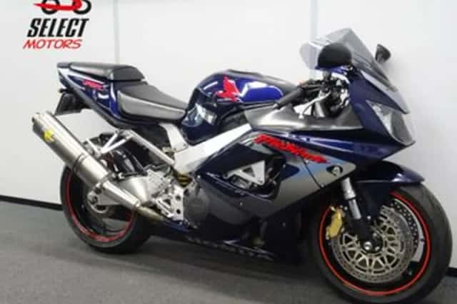 Honda CBR 900 RR Fireblade (2001) thumbnail 4