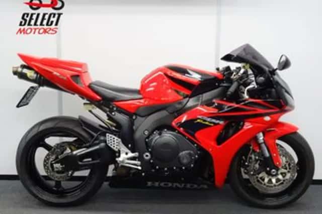 Honda CBR1000RR (2006) thumbnail 1