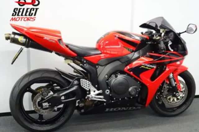 Honda CBR1000RR (2006) thumbnail 3