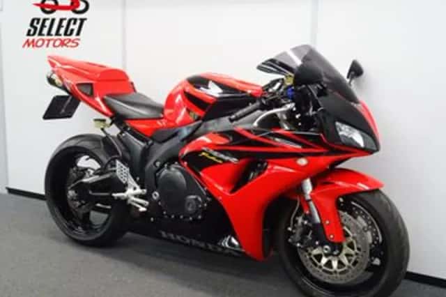 Honda CBR1000RR (2006) thumbnail 4