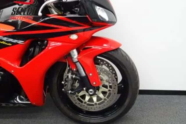 Honda CBR1000RR (2006) thumbnail 5