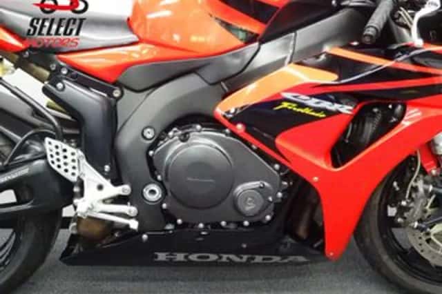 Honda CBR1000RR (2006) thumbnail 6