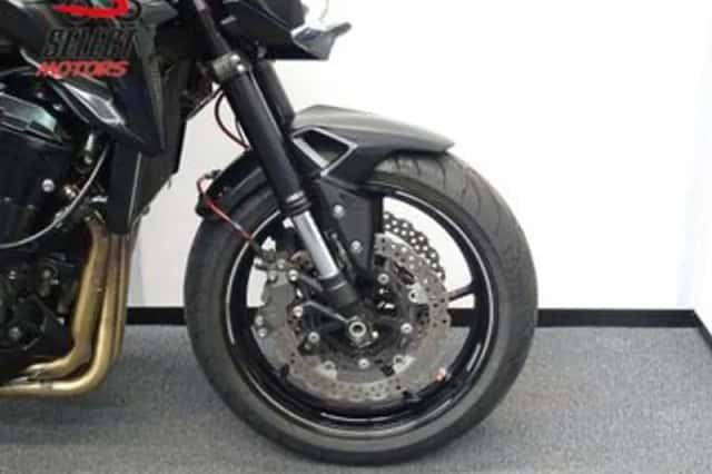 Kawasaki Z900 (2017) thumbnail 5