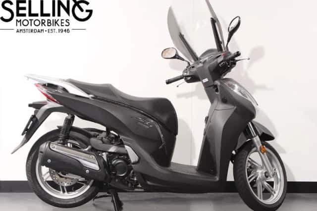 Honda SH 300 (2016) thumbnail 1