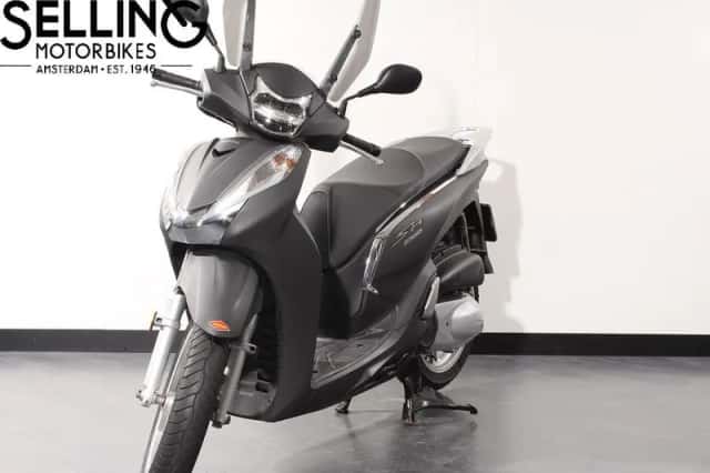Honda SH 300 (2016) thumbnail 3