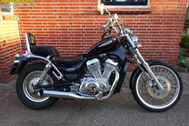 Suzuki VS 800 Intruder (1997) thumbnail 1