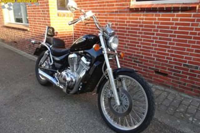 Suzuki VS 800 Intruder (1997) thumbnail 3