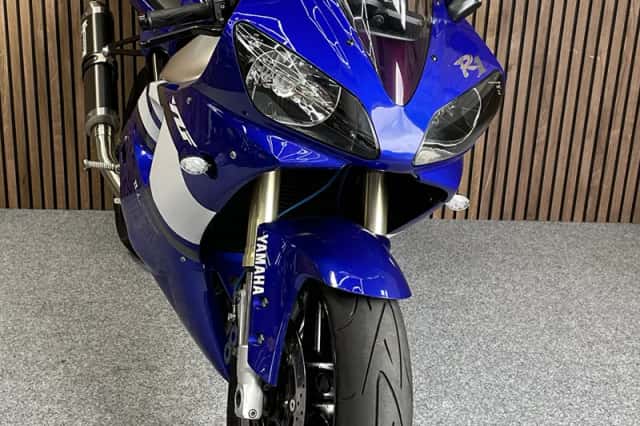 Yamaha YZF-R1 (2000) thumbnail 3
