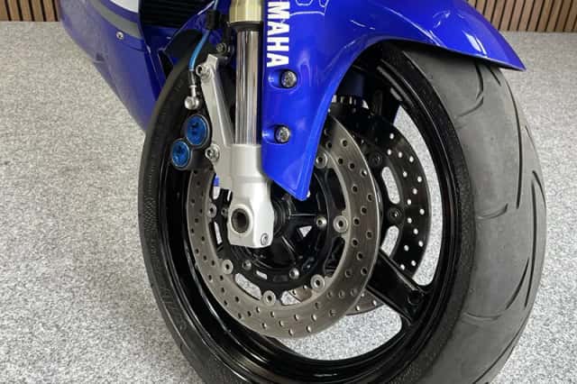 Yamaha YZF-R1 (2000) thumbnail 4