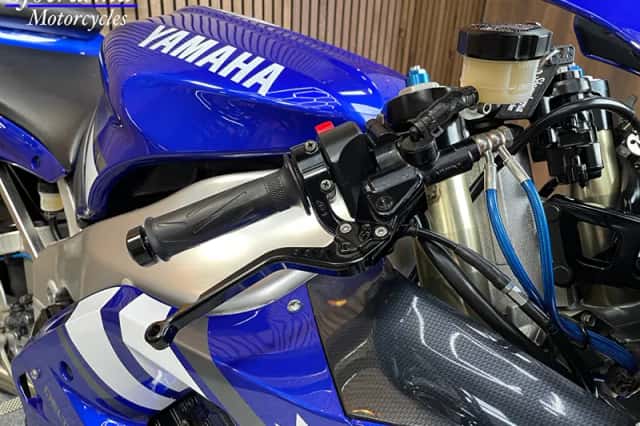 Yamaha YZF-R1 (2000) thumbnail 6